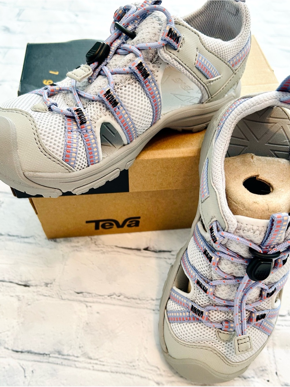 New Teva Girls Light Gray Sport Sandals with Pastel Stripe Accents (Size 13)